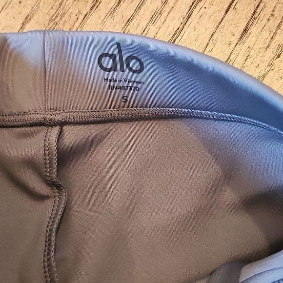 ALO high waist blue leggings size S NWOT, never worn no tag - Picture 3 of 11